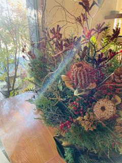 朝日にあたるとクリスマスオブジェが一段と素敵になります！